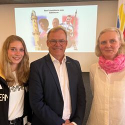 im-bild-lindy-ave-bronzemedaille-im-400-meter-lauf9-trainerin-heike-kemmler-westphal-hansjörg-kunze.jpg