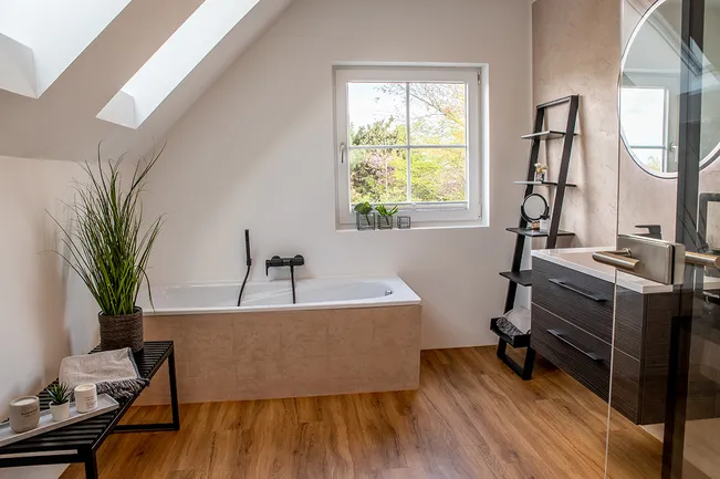 Musterhaus Magdeburg SH 180 großes Badezimmer im Obergeschoss