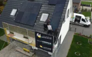 PV-Anlage wird von Fri.energy auf ein Scanhaus montiert.