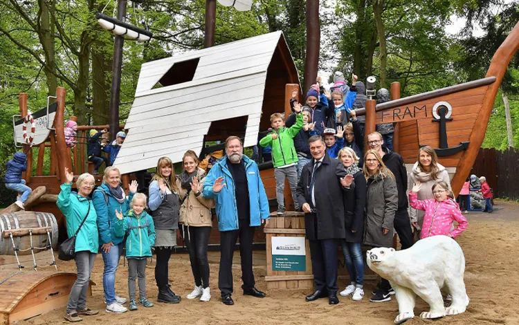 Eröffnung Abenteuerspielplatz als Spielschiff