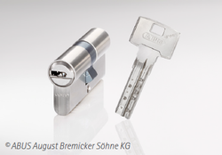 Profilzylinder aufbohrsicher mit Sicherheitskarte und drei Schlüsseln