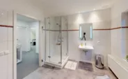 sh-136-var-a-bathroom.jpg
