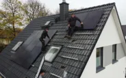 PV-Anlage wird von Fri.energy auf ein Scanhaus montiert.