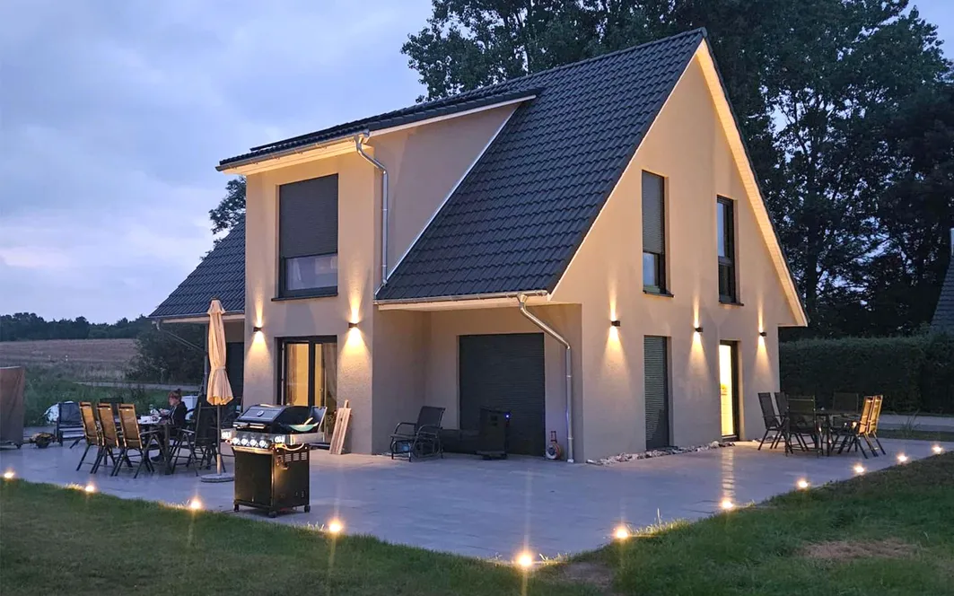 Fertighaus Einfamilienhaus 1,5 Geschosser SH 150 Frontspiess