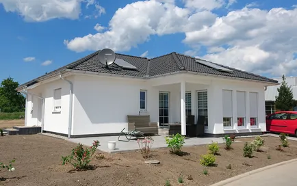 Fertighaus Bungalow SH 90 WB | Sonderausstattung: überdachte Terrasse