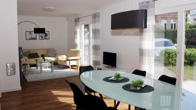 Musterhaus Kassel SH 122 Stadtvilla Essbereich mit Wohnzimmer