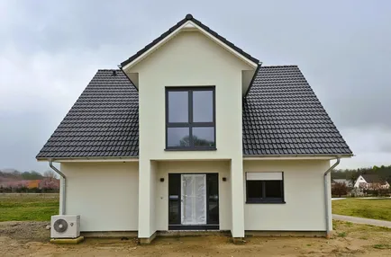 Referenzhaus SH 158 - Var. A mit Sonderanpassung Frontspieß und Hauseingang