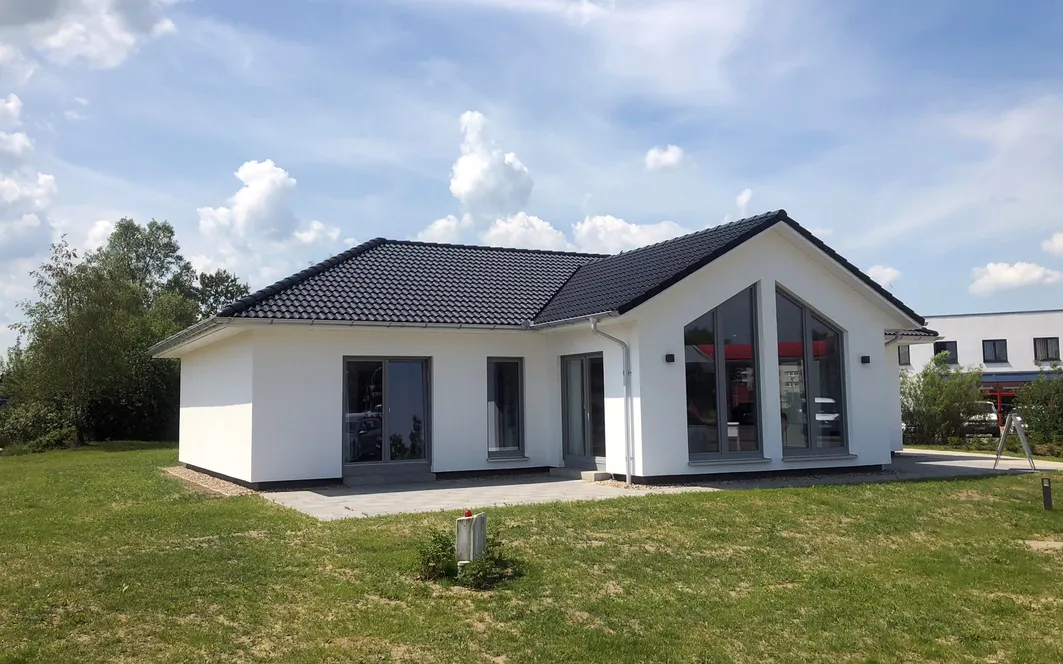 Musterhaus Greifswald ScanHaus 136 Variante D2 Winkelbungalow Terrassenseite