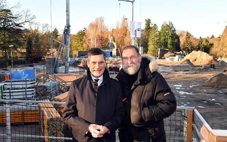 Friedemann Kunz mit eh. Zoodirektor Herrn Nagel vor der Baustelle