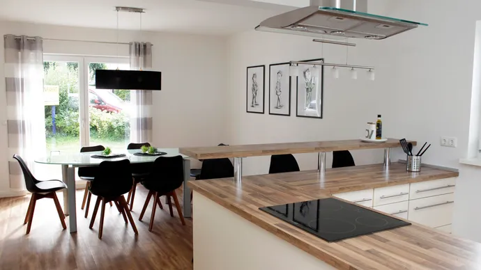 Musterhaus Kassel SH 122 Stadtvilla Essbereich mit Küche