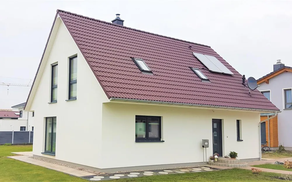 Fertighaus 1,5 Geschosser SH 142 Var. A Hauseingangsseite