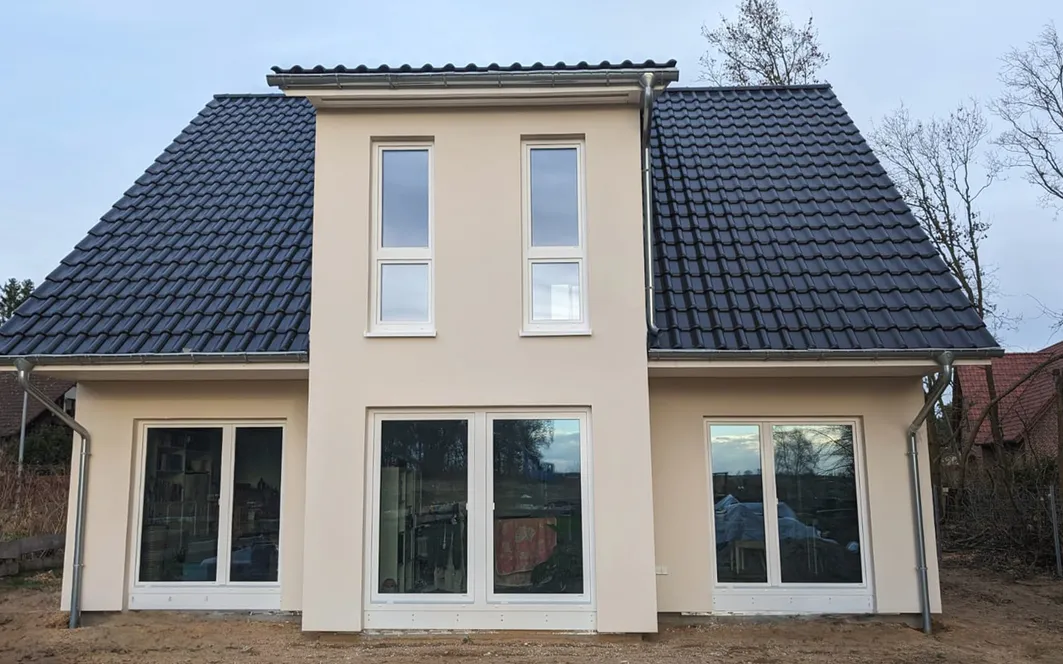 Fertighaus Einfamilienhaus 1,5 Geschosser SH 150 Frontspiess