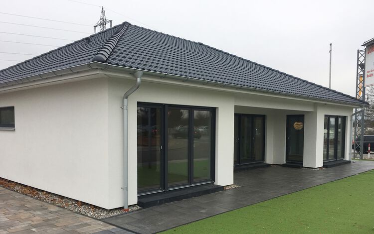 Musterhaus Kaiserslautern ScanHaus 146 Bungalow Terrassenseite