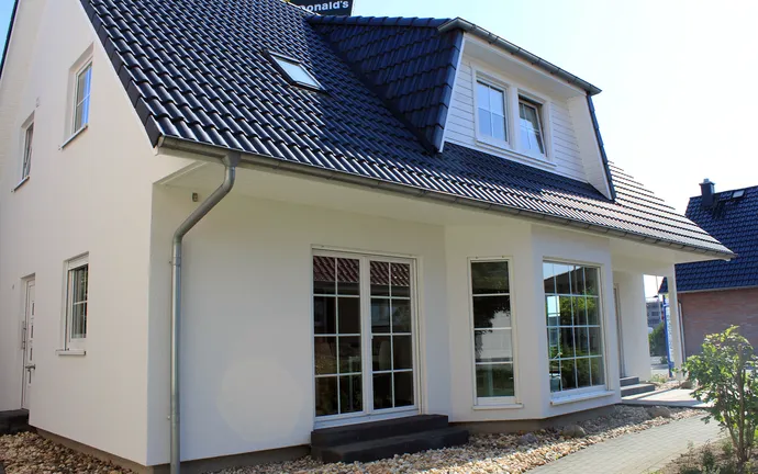 Musterhaus Kamen ScanHaus 180 Variante D Einfamilienhaus Terrassenseite mit Erker