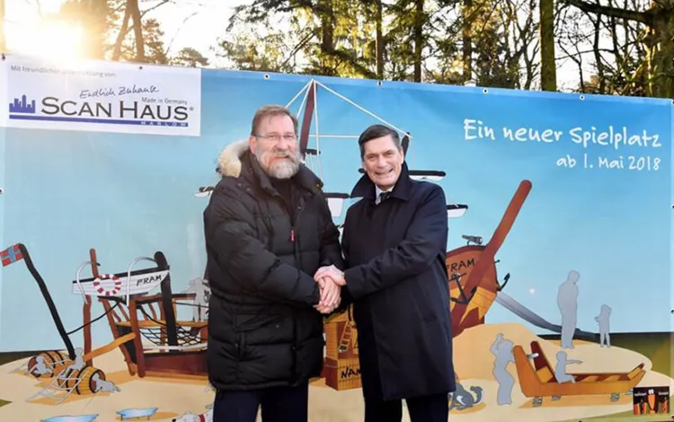 Übergabe: Friedemann Kunz mit eh. Zoodirektor Herrn Nagel