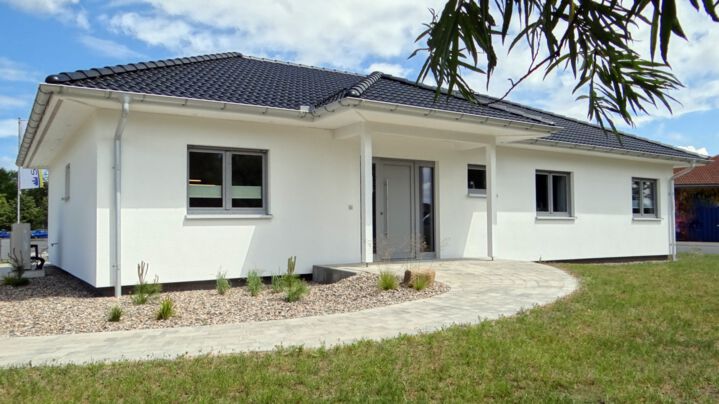 Musterhaus Greifswald ScanHaus 136 Variante D2 Winkelbungalow Hauseingang