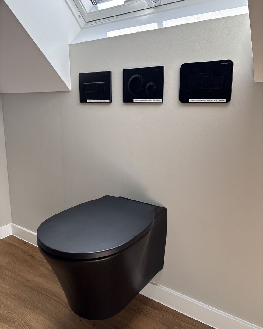 schwarze-toilette